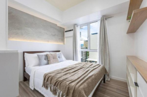 Furnished Studio in Avida Towers Riala, Cebu IT Park with Amazing Mountain View, Fast WiFi, Netflix, Pool and More